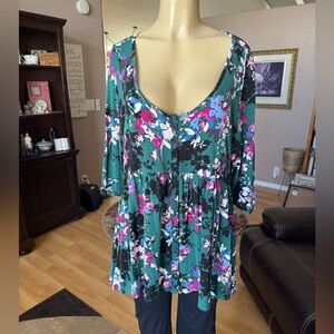 Torrid green floral 3/4 sleeve scoop neckline empire tunic-size XL